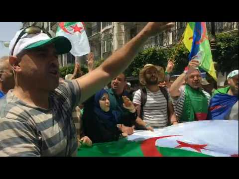Algerians demonstrate after interim leader called for "dialogue"