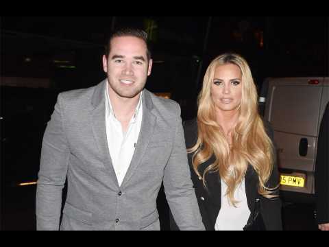 Katie Price wants to be 'divorced by Christmas'