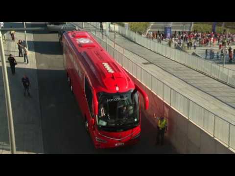 Football/Champions League: Liverpool bus arrives at stadium