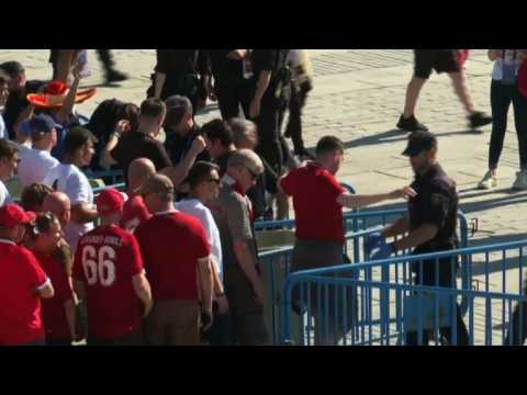 Les fans arrivent au stade pour la finale 'Ligue des champions'