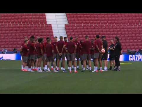 Football/Champions League: Liverpool training session