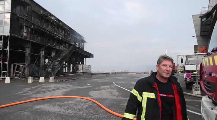 Lorient. Le bâtiment de « Team France » complètement détruit par un incendie (Le Télégramme)