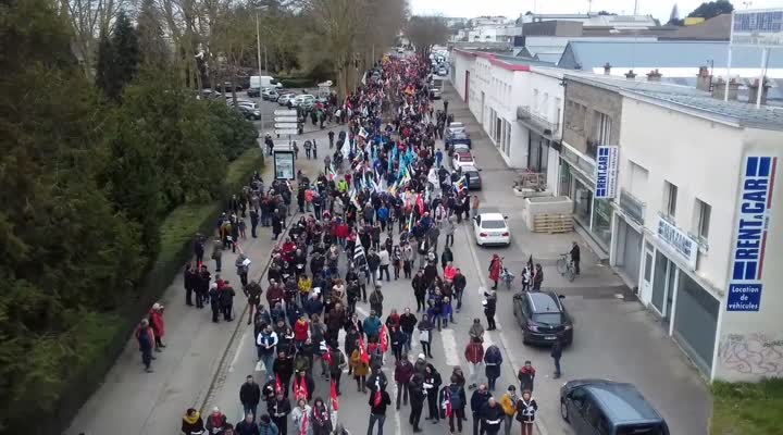 Lorient. Plus de 2000 manifestants dans la rue (Le Télégramme)