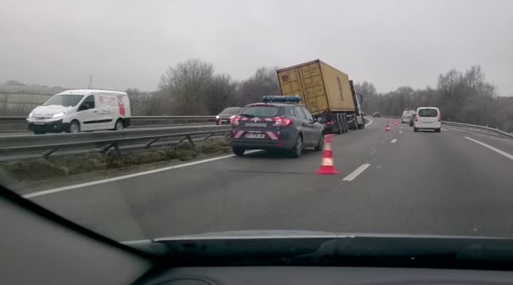 Pont-de-Buis (29). Un camion heurte la glissière de sécurité sur la RN165 (Le Télégramme)