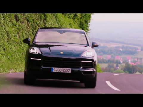 Porsche Cayenne S Coupé in moonlight blue Driving Video
