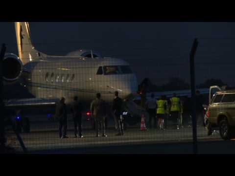 Obama family lands at Avignon airport for holiday