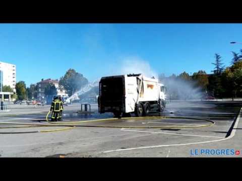 Lons-le-Saunier : un camion-poubelle prend feu à la fin du marché