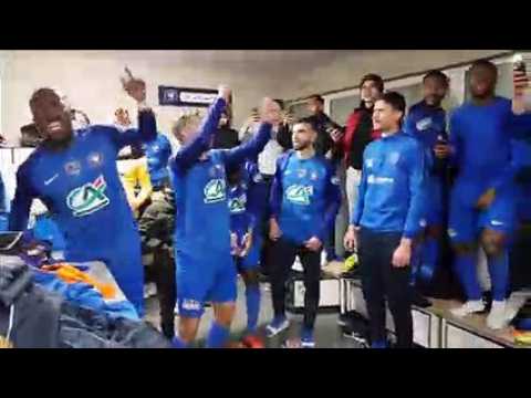 La joie des joueurs du FC Villefranche après leur victoire face aux Herbiers