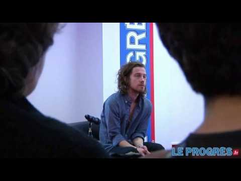 Lyon : Julien Doré offre 2 titres en acoustique à ses fans