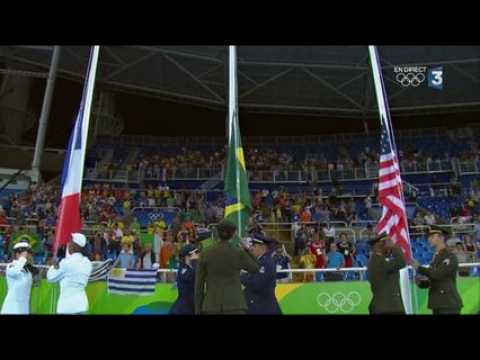 Athlétisme  Renaud Lavillenie sifflé et en larmes sur le podium.mp4
