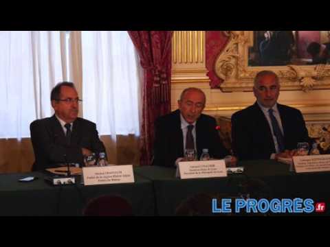 Conférence de presse pour l'annulation de la fête des lumières à Lyon le 8 décembre 2015