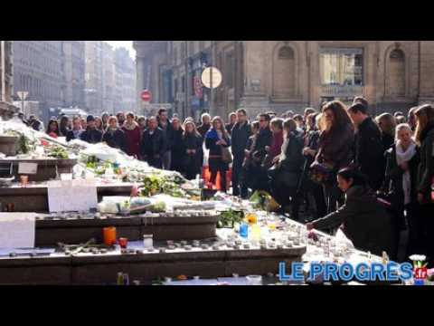 Minute de silence place des terreaux Lyon