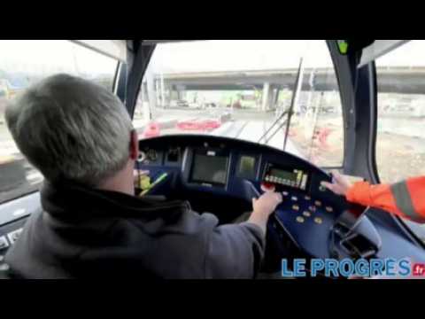 Essai du tram T1 à Lyon entre Montrochet et Debourg : passage du nouveau pont Raymond-Barre