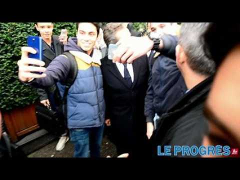 Nicolas Sarkozy  en mode "selfie" a...