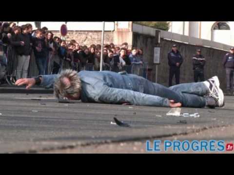 Sécurité routière: crash-test  voiture/scooter