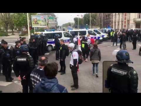 Nancy : les gilets jaunes encerclés par la police