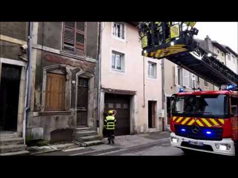 Pont-à-Mousson : l'intervention des pompiers sur une maison menacée de s'effondrer