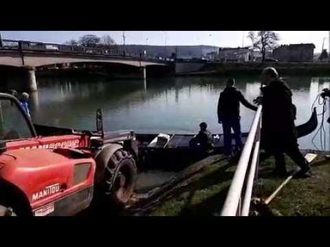 Deux gondoles venues spécialement de Venise pour le carnaval vénitien sont arrivées à Verdun