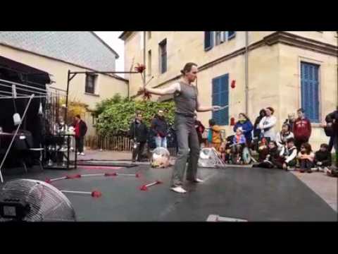 Jongleur et  échassiers à la fête du Printemps de Bar-leDuc