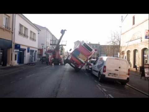 Perte de contrôle : opération de relevage d'un camion de livraison à Toul