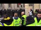Nancy : les gilets jaunes face aux CRS devant la préfecture