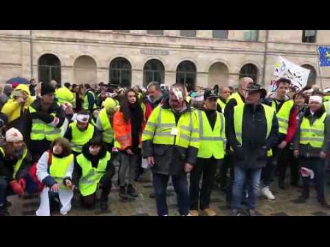 Besançon : manifestation des gilets jaunes et des blouses blanches