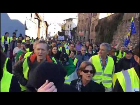 Ambiance dans le cortège des gilets jaunes de Besançon