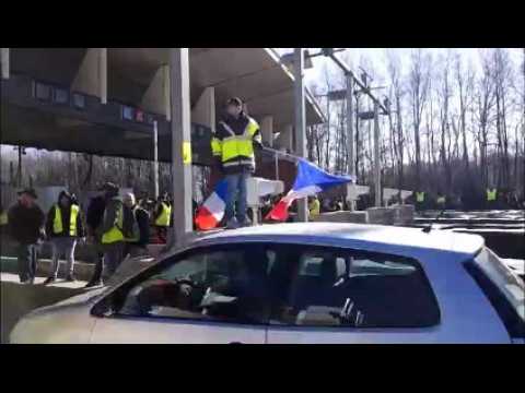 Sur l'A36, les gilets jaunes lèvent les barrières du péage de Fontaine