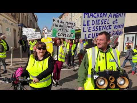 Lunéville les gilets jaunes défilent avec d'autres associations