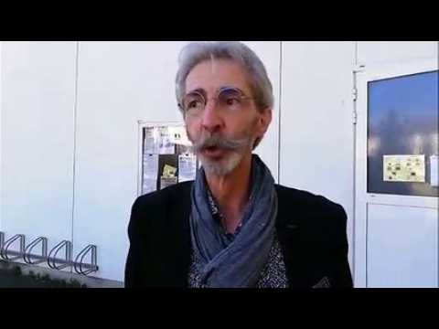 Jean-Luc Michaud, directeur de l'association Trajectoire Ressources, donne la parole aux habitants de Montbéliard