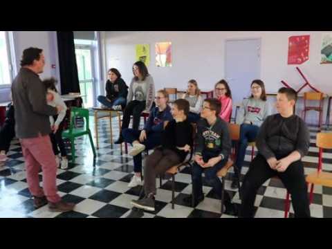 Meuse : à Vaubecourt, les élèves de 5e répètent une pièce de Molière avec un professionnel