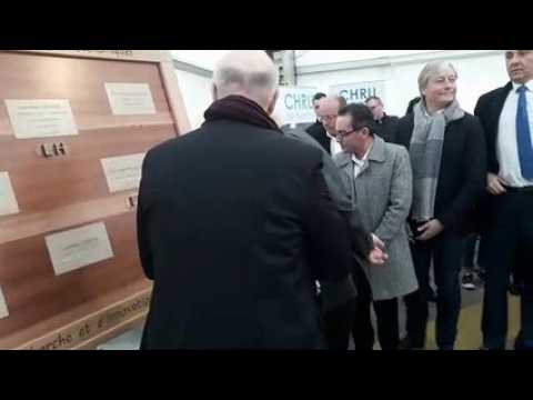 Pose de la première plaque de l'IRIS, Institut de recherche et d'innovation santé à Vandoeuvre-lès-Nancy (54)