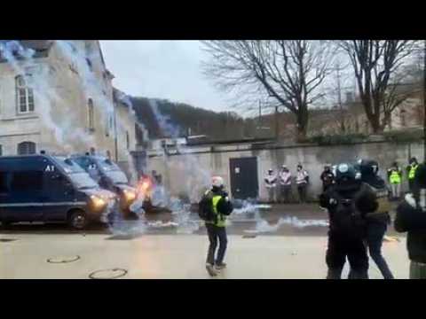 Tensions entre les gilets jaunes bisontins et les forces de l'ordre