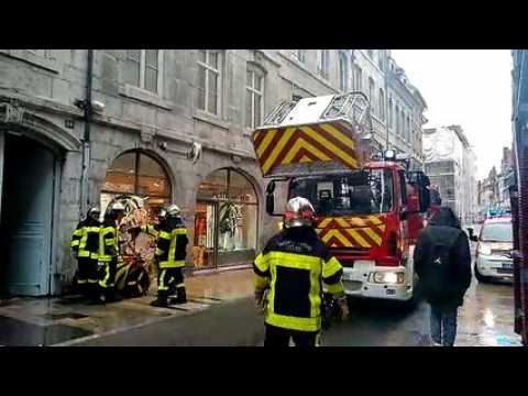 Suspicion d'incendie à Besançon : un important dispositif de pompiers déployé