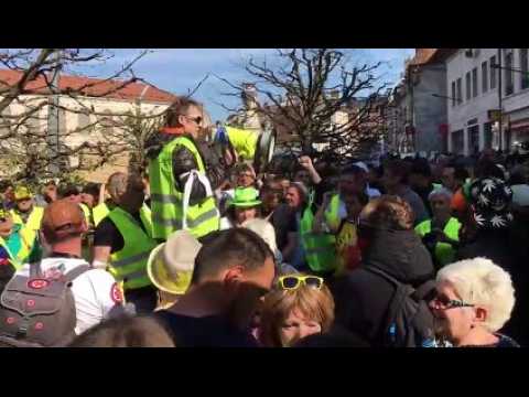 Acte XX des gilets jaunes : 500 personnes rassemblés place de la Révolution à Besançon