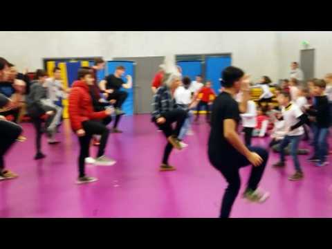 Pont-à-Mousson : répétition du spectacle entre lycéens et écoliers de CE1 et CE2 de l'école Notre-Dame