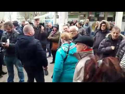 Un couple de seniors apostrophent Christophe Castaner à Besançon