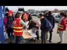 Opération de la CGT, à la portière de l'usine PSA de Sochaux, pour défendre les intérimaires