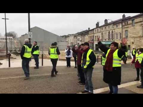 Des gilets jaunes de Bar-le-Duc face aux forces de l'ordre