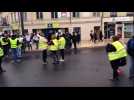 Bar-le-Duc : un groupe de gilets jaunes devant l'église Saint-Jean