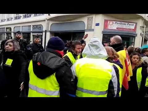 Bar-le-Duc : face-à-face entre les gilets jaunes et les forces de l'ordre,  une personnes blessée à la tête