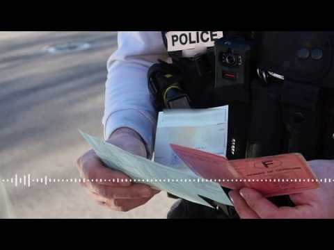 Vesoul : un brigadier de police explique le fonctionnement et l'exploitation de la caméra piéton