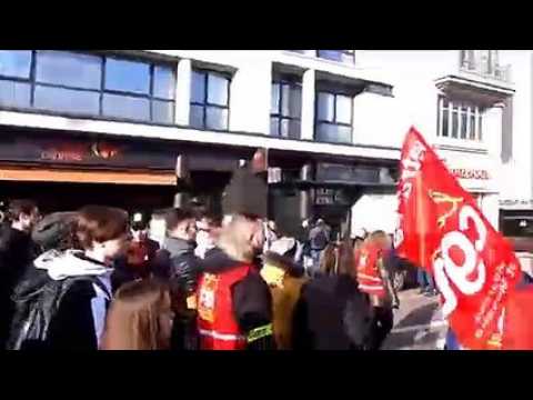Gilets jaunes et syndicats défilent dans les rues de Nancy