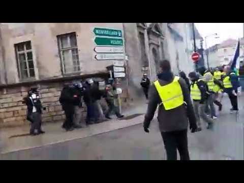 Besançon : tension entre gilets jaunes et force de l'ordre