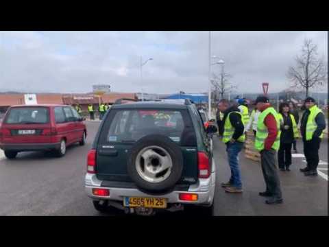 Acte XII : les gilets jaunes bloquent le rond-point de Chalezeule