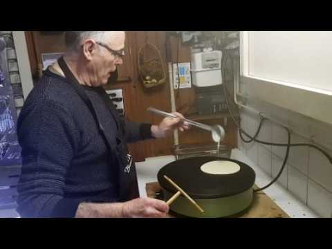 Chandeleur : comment "tourner" une crêpe ?