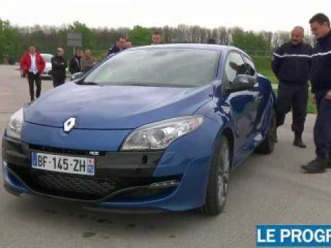 Bienvenue à bord de la Mégane RS des gendarmes