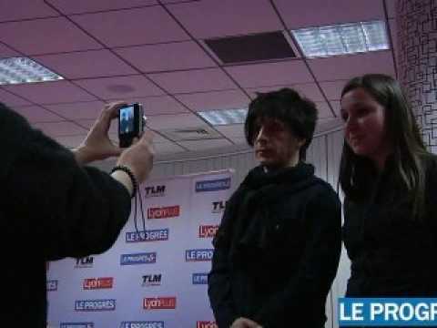 Lyon:Indochine et Nicola Sirkis face aux lecteurs du Progrès