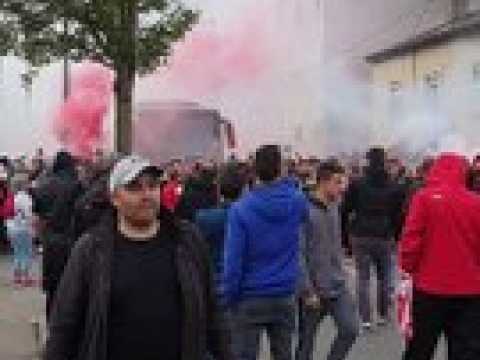 L'arrivée du bus des joueurs de l'ASNL avant le derby contre le FC Metz