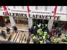 Besançon : les gilets jaunes investissent les Galeries Lafayette